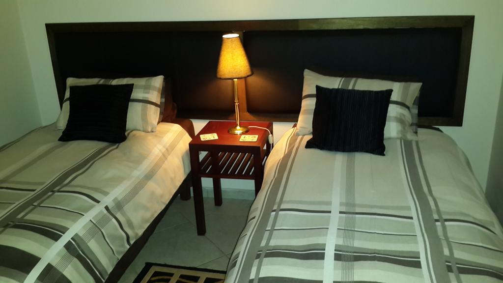 Magaliqua Guest House Noordheuwel Bilik gambar