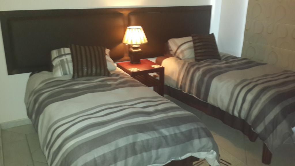 Magaliqua Guest House Noordheuwel Bilik gambar