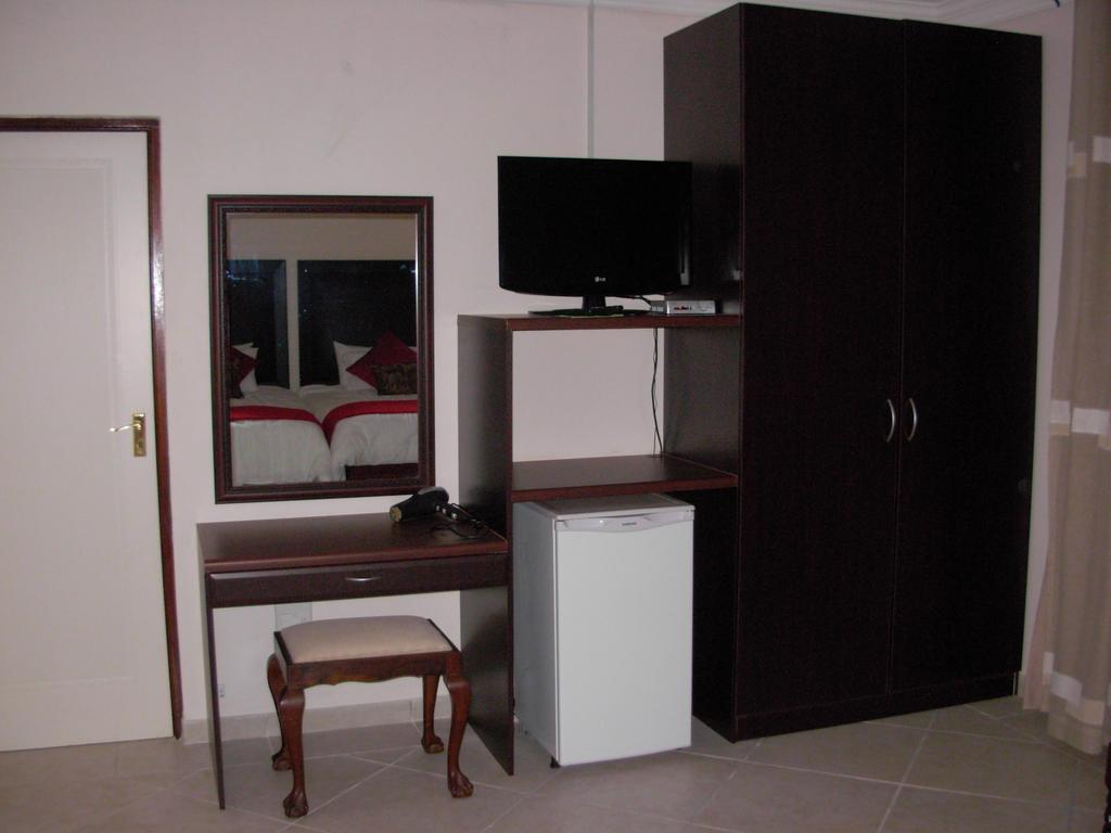 Magaliqua Guest House Noordheuwel Bilik gambar
