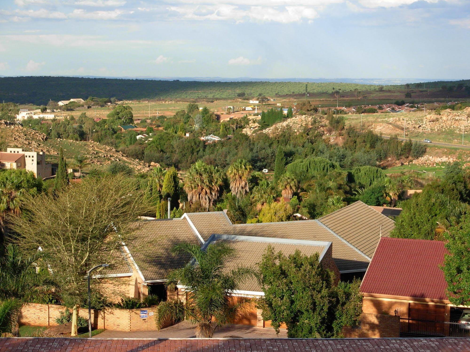 Magaliqua Guest House Noordheuwel Luaran gambar