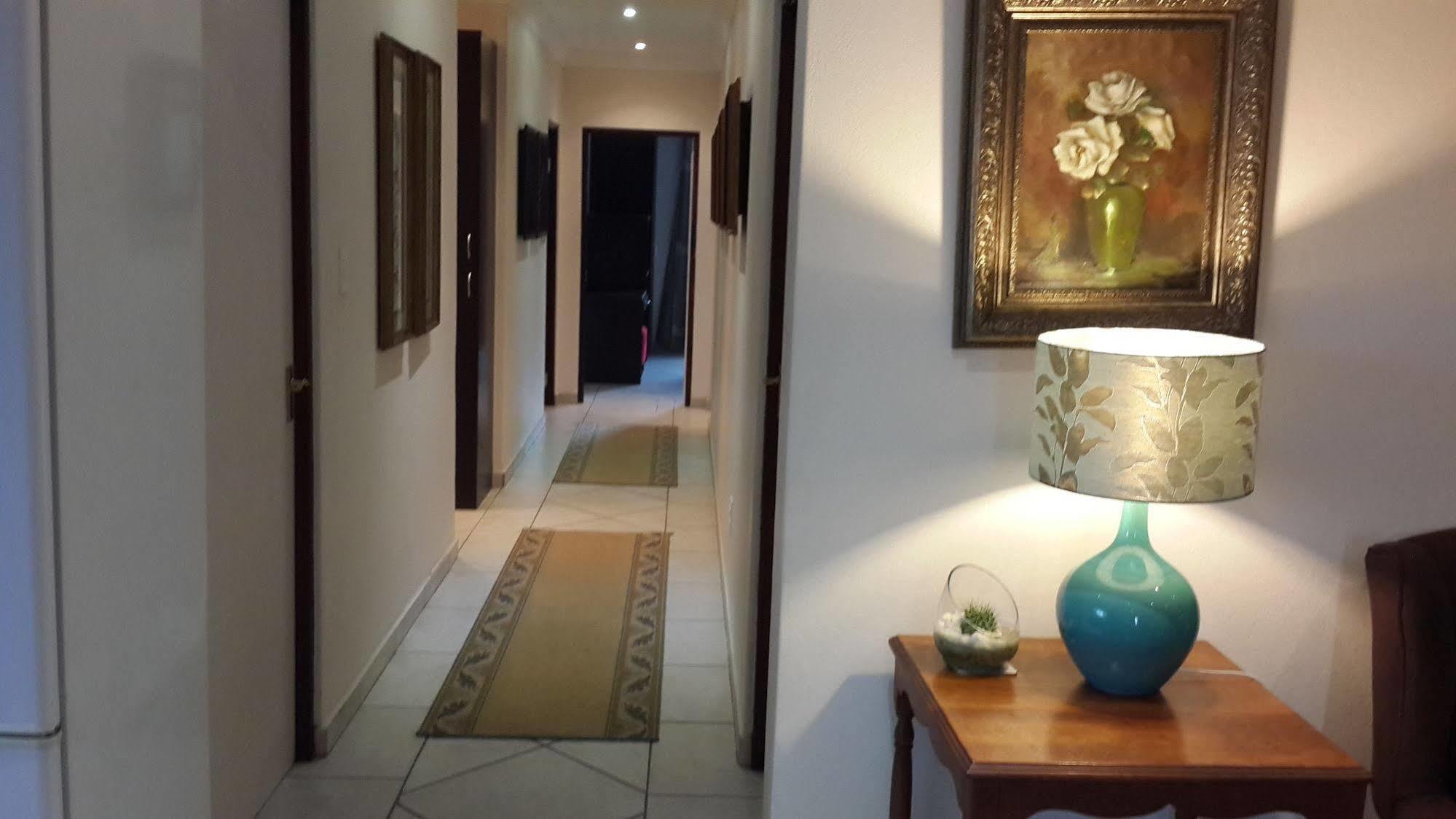 Magaliqua Guest House Noordheuwel Luaran gambar